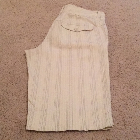 Bermuda Shorts...like new!! - Picture 5 of 7